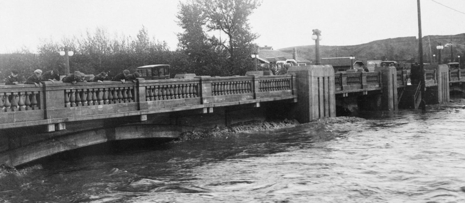 1923-BW-kids-on-bridge-1600.jpg